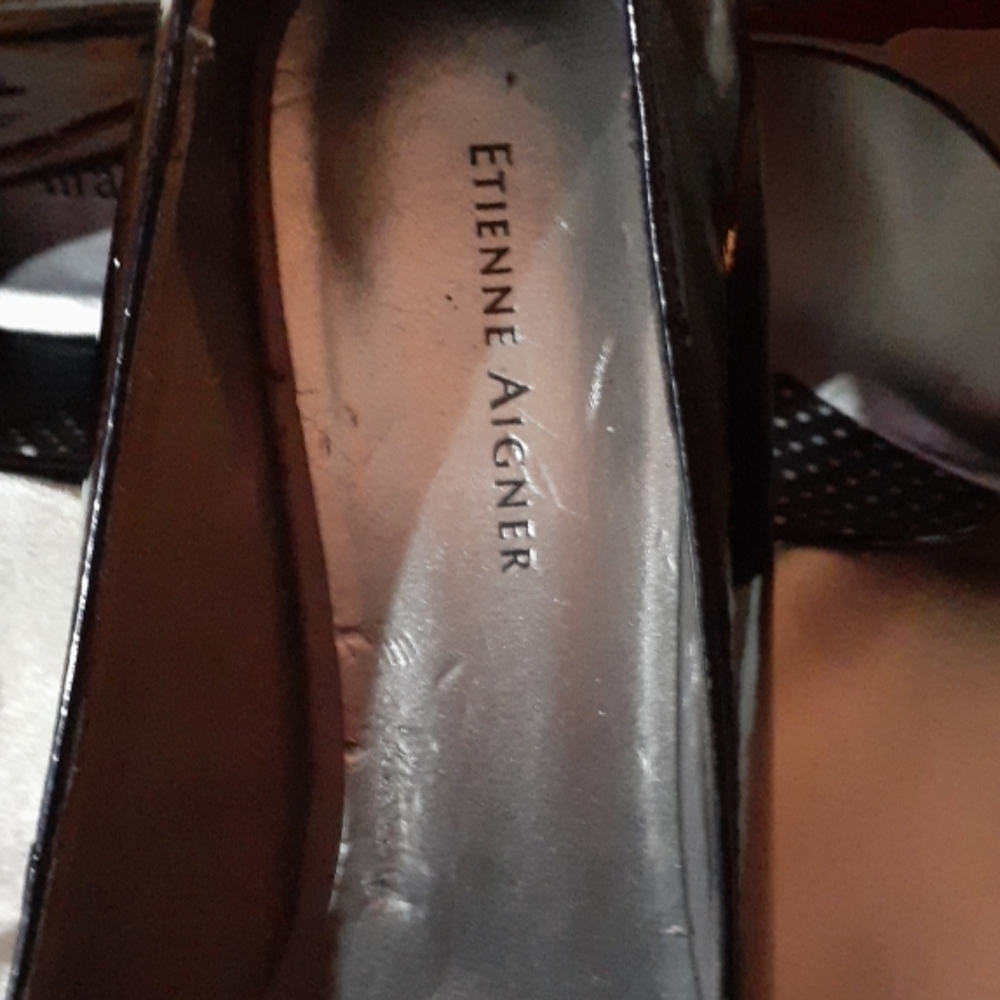 HEELS! - Picture 2 of 3